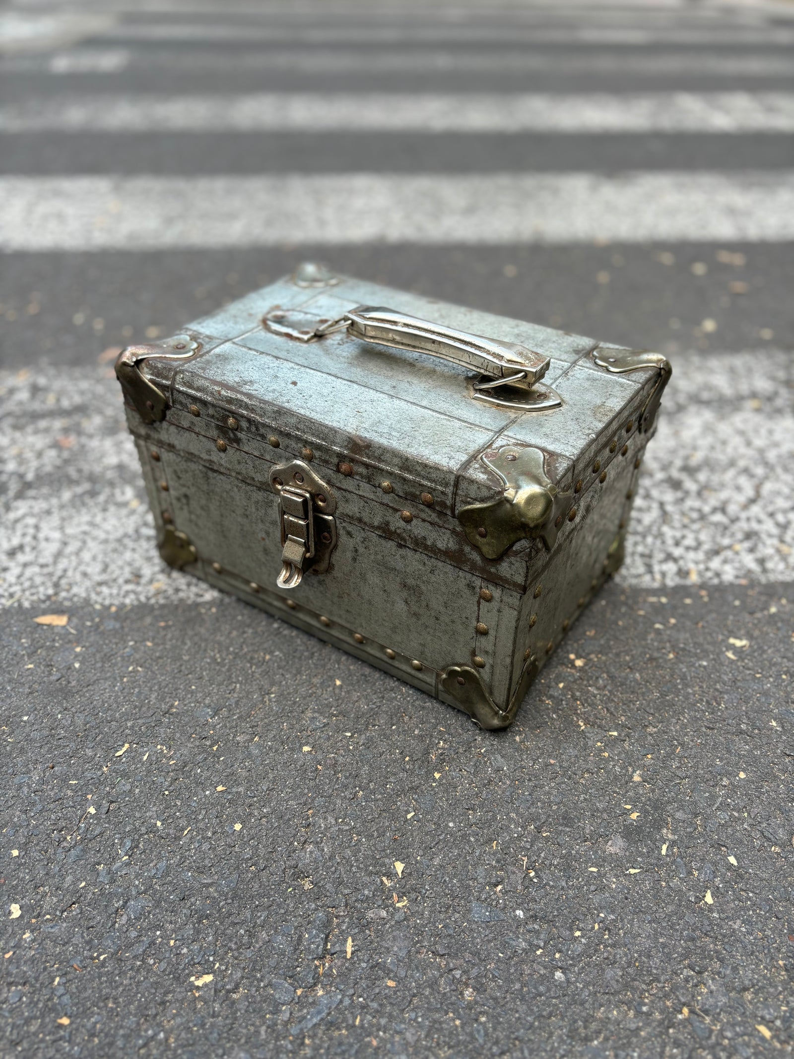 Caja metálica neceser