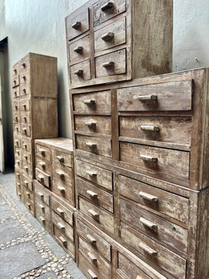 Mueble antiguo de tlapalería
