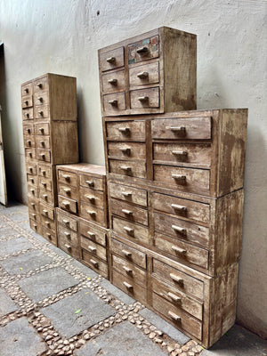 Mueble antiguo de tlapalería