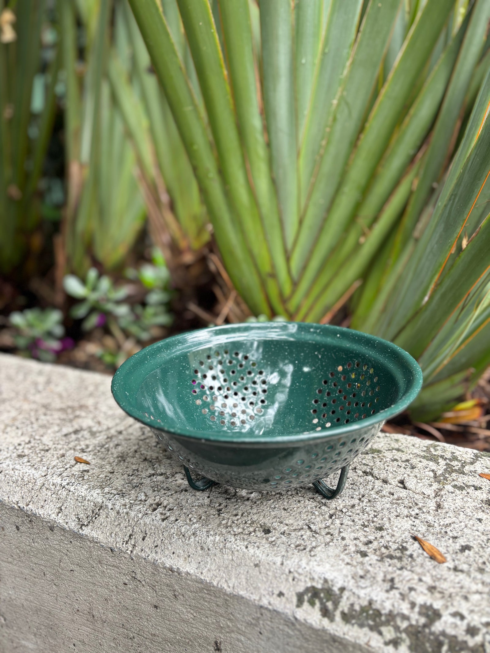 Colador de peltre antiguo