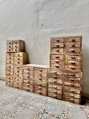 Mueble antiguo de tlapalería