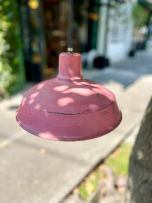 Lámpara industrial rosa