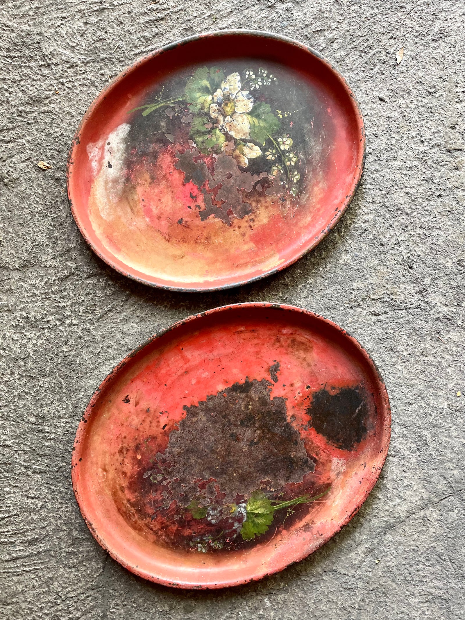 Charolas metálicas grandes