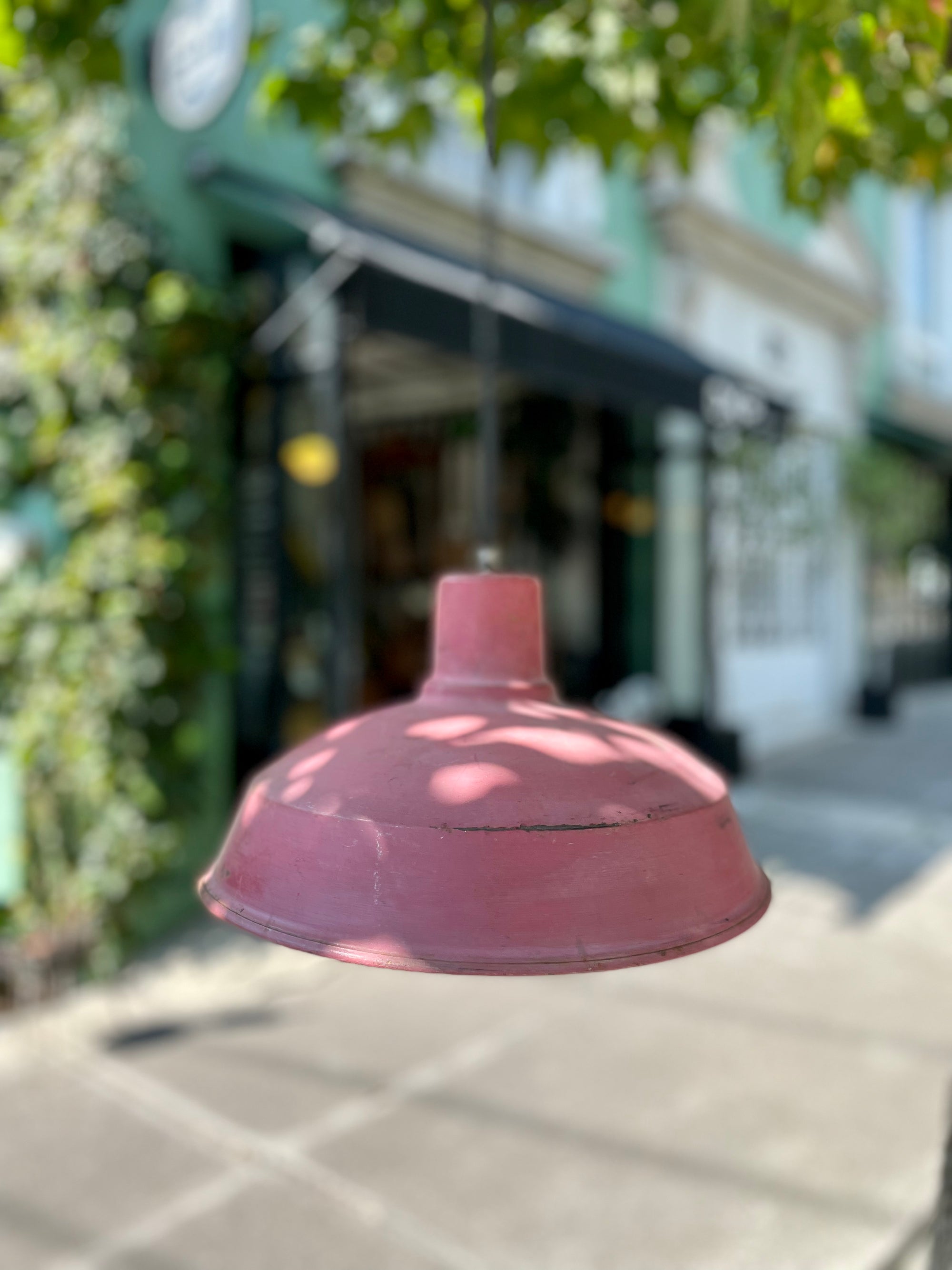 Lámpara industrial rosa