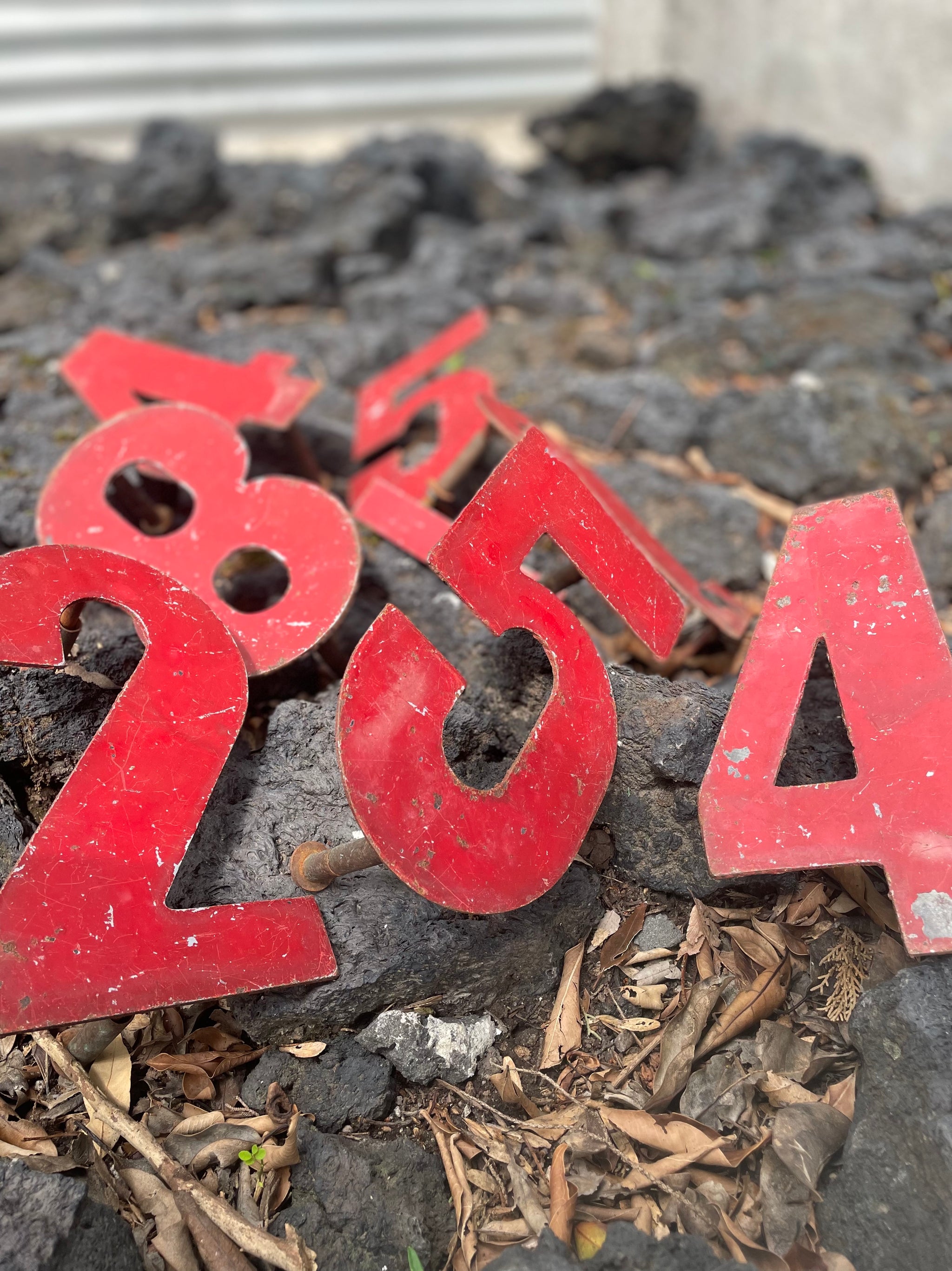 Red Metal Numbers Números metálicos - DKPmercat