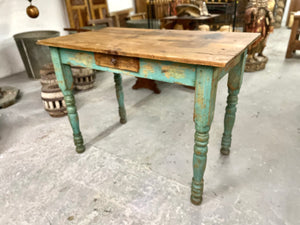 Mesa azul pata torneada