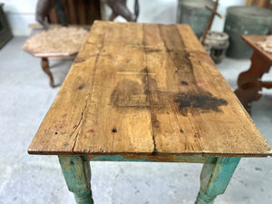 Mesa azul pata torneada