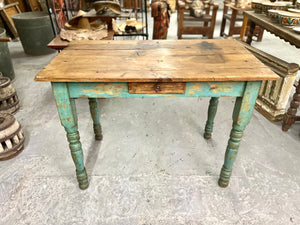 Mesa azul pata torneada