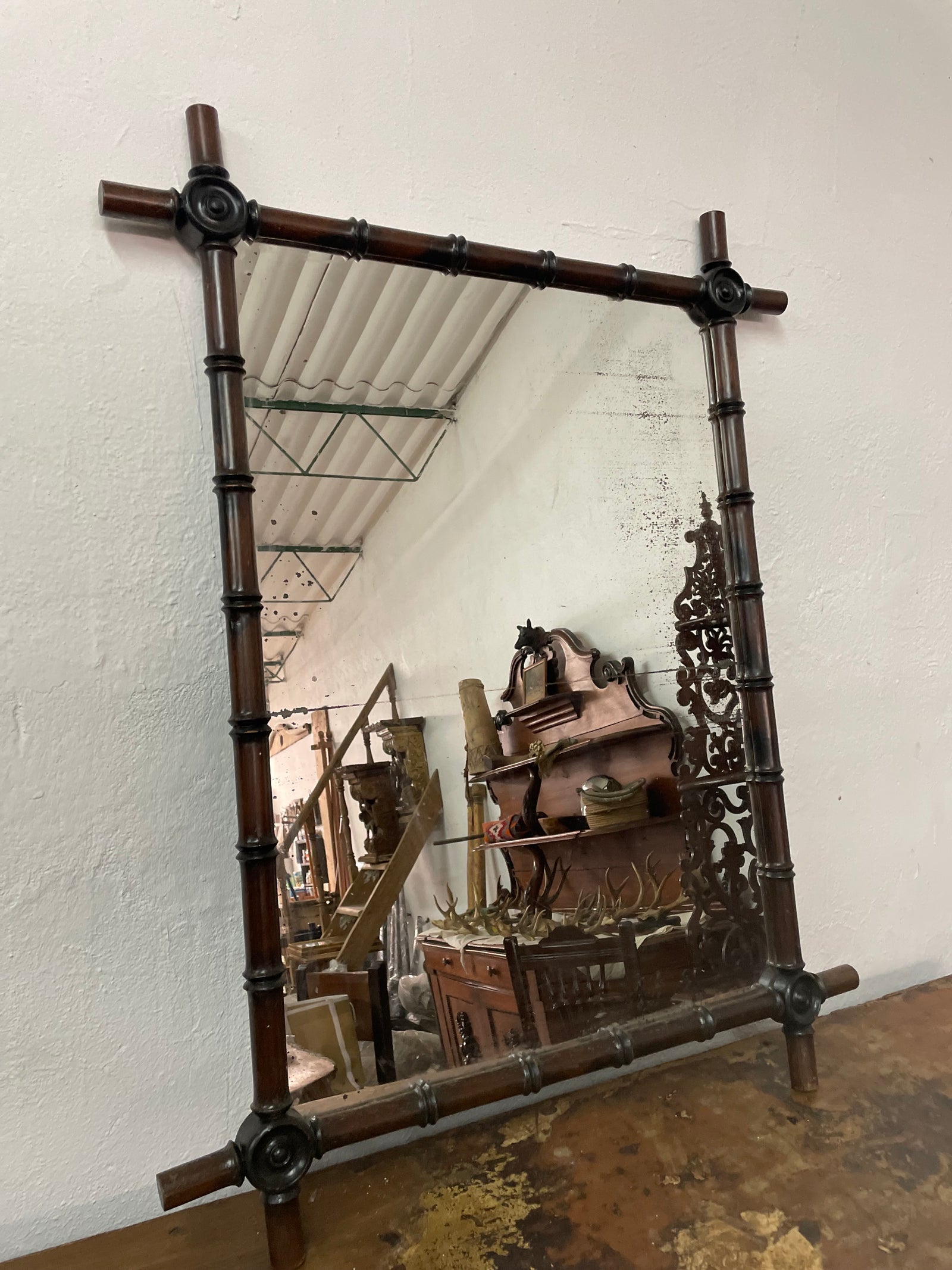 Espejo con marco de madera